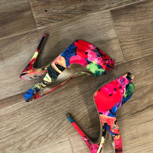 G by Guess Floral Heels - Picture 3 of 3